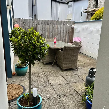 Hideaway * Schull